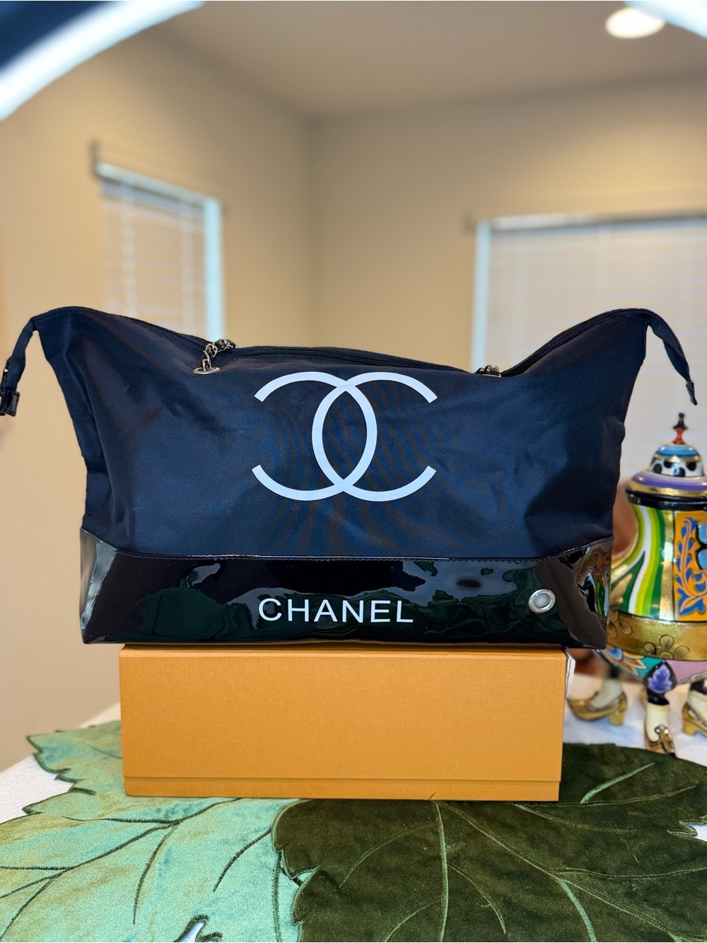 𝑵𝒆𝒘 CHANEL VIP Black Nylon Tote with faux-Patent Trim and Chain Straps - Picture 4 of 14